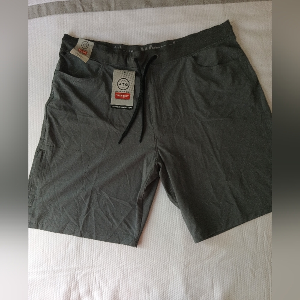 Wrangler shorts mens gray size 42 ultralight.